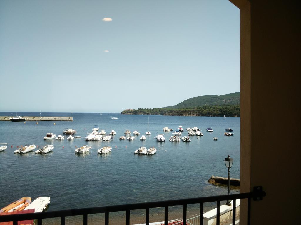Hotel L'Approdo Porto Azzurro Ruang foto
