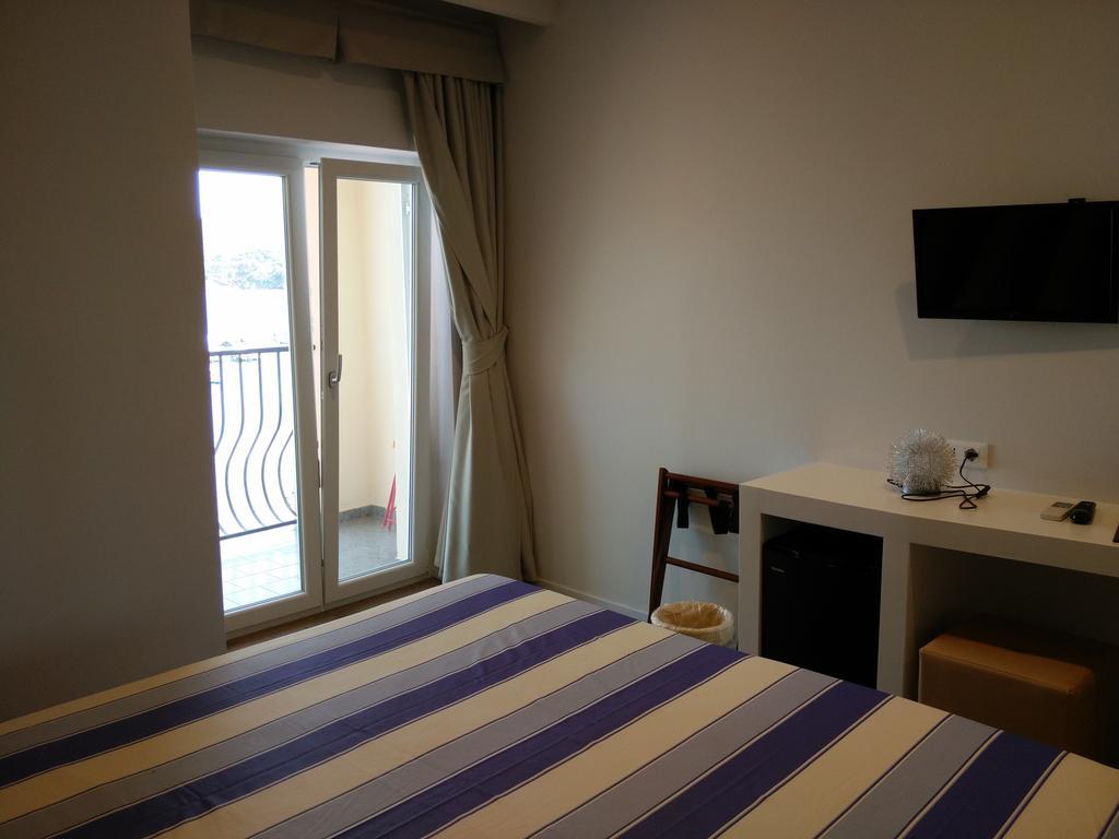 Hotel L'Approdo Porto Azzurro Bagian luar foto
